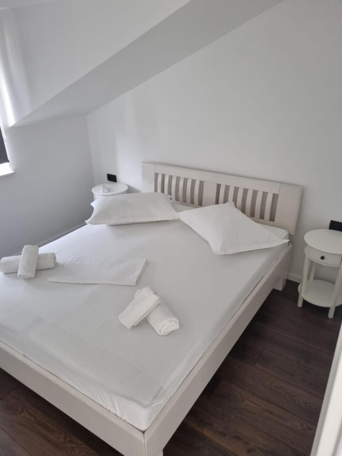 Superior Apartments Luka Bol Luaran gambar