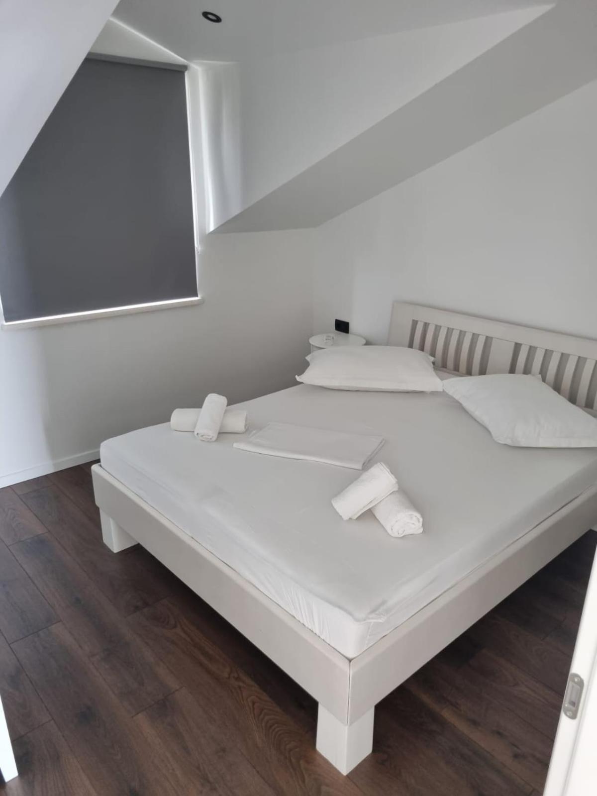 Superior Apartments Luka Bol Luaran gambar