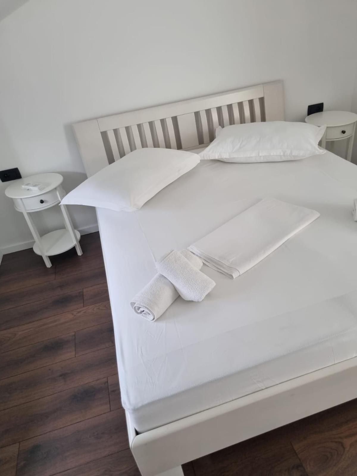Superior Apartments Luka Bol Luaran gambar